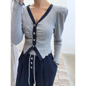 26010242 브이 배색 티셔츠