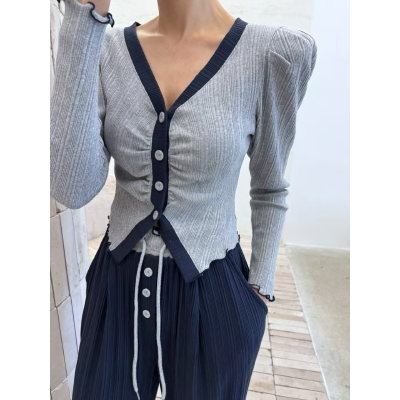 26010242 브이 배색 티셔츠