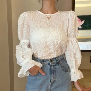 26030058 라운드 퍼프 블라우스