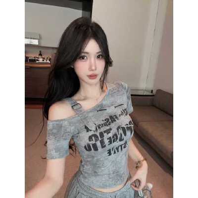 26030328 실사 레터링 어깨트임 사선넥 슬림핏 반팔 티셔츠 (여리글램 포인트탑)