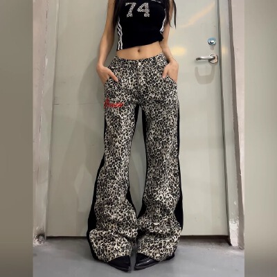 26040192 쉬크 레오파드 배색 자수 부츠컷 데님 팬츠