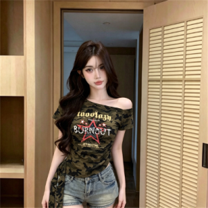 26050034 언발 카모 프릴 크롭 반팔 티