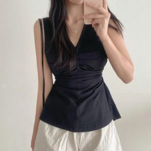 26050091 브이넥 셔링 백오픈 슬리브리스 블라우스