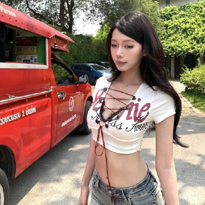 26050189 크로스 컷아웃 레터링 반팔티