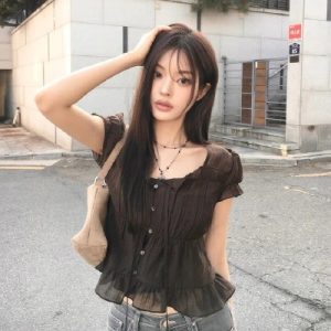 26050236 라운드 밑단프릴 블라우스