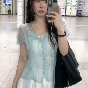 26060100 [럭셔리핏] 프렌치 코셋 스트랩 퍼프 블라우스 데이트룩