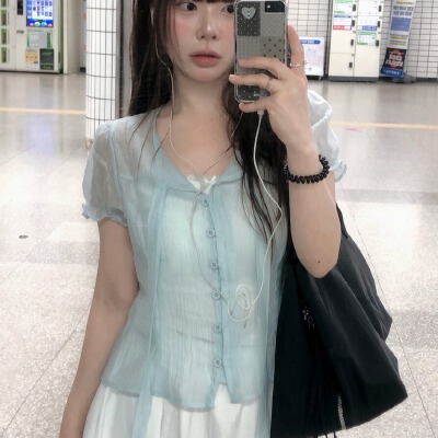26060100 [럭셔리핏] 프렌치 코셋 스트랩 퍼프 블라우스 데이트룩