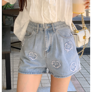 26060206 [여리핏] 플라워 패치 핀턱 데님 반바지 데일리룩
