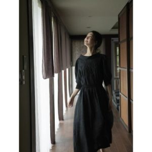 26070105 [데일리] 시크 무드 자수 리본 원피스