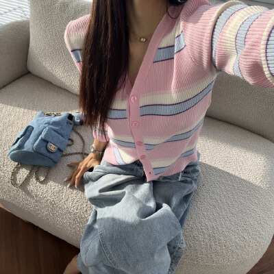 26070222 [러블리] 배색 스트라이프 니트가디건