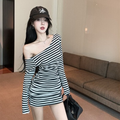 26070224 [실사/시크] 언발 오프숄더 스트라이프 원피스