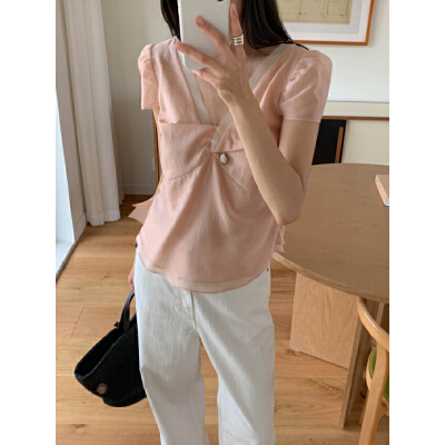 26070230 [데일리] 브이 셔링 반팔 블라우스