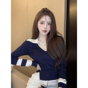 26080289 26080289 포인트 카라 브이넥 슬림 베이직 니트 탑