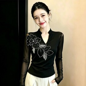 26090067 글리터 비즈 브이넥 슬림핏 긴팔 티셔츠