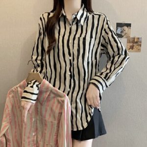 26090184 26090184 스트라이프 패턴 포켓 카라넥 루즈핏 긴팔 셔츠