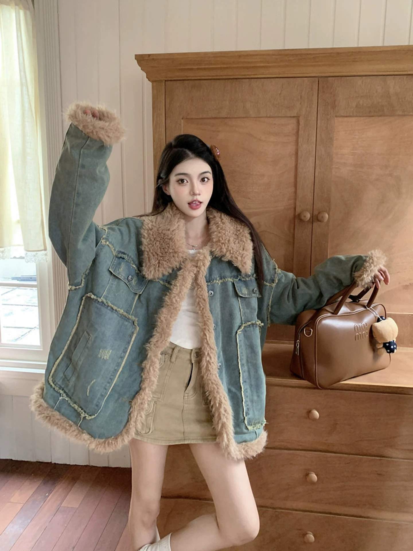 빈티지 데미지 워싱 데님 퍼 카라 오버핏 자켓