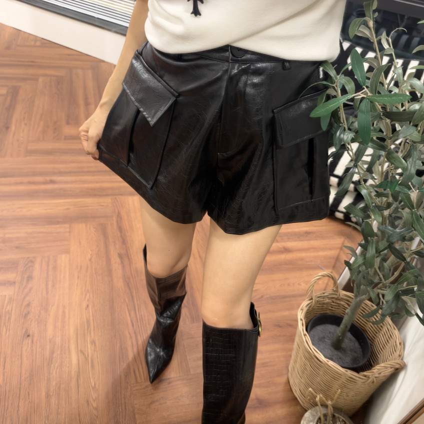 빅 플랩 카고 레더 A라인 숏팬츠