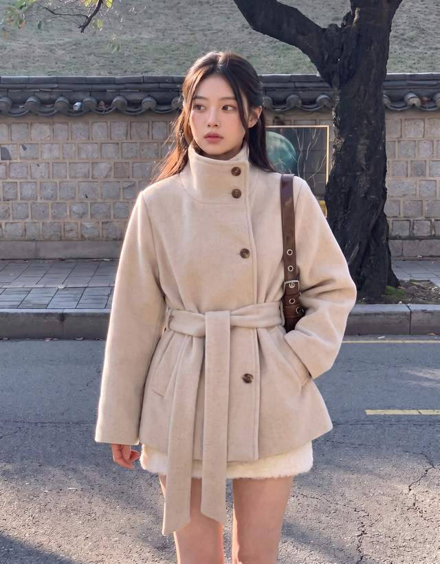 클래식 하이넥 벨티드 울혼방 숏 코트