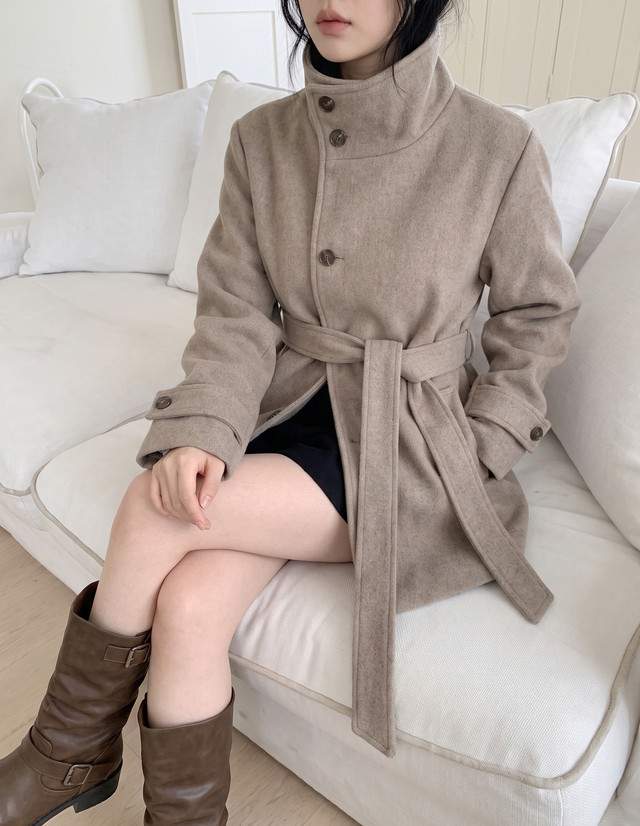 클래식 하이넥 벨티드 울혼방 숏 코트