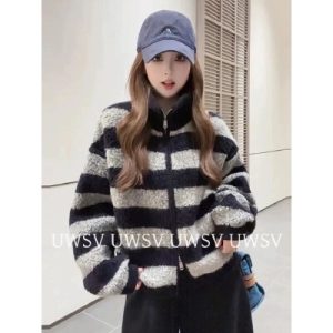 26100129 빈티지 스트라이프 뽀글이 하이넥 집업 자켓