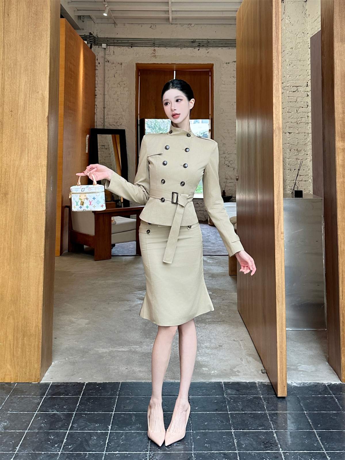 클래식 트렌치 하이넥 더블 자켓 미디 스커트 투피스 세트