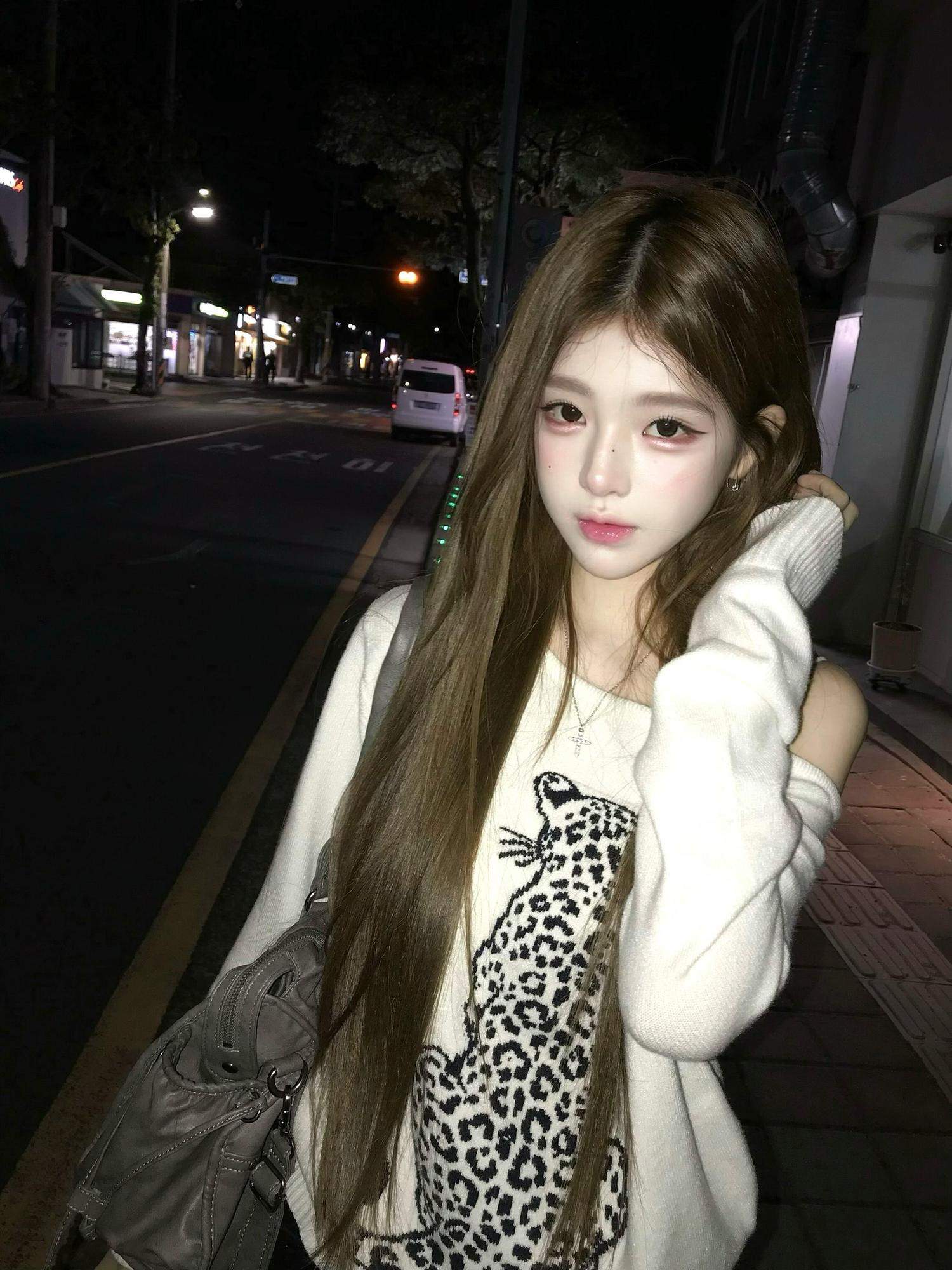 표범 자카드 오프숄더 루즈 니트