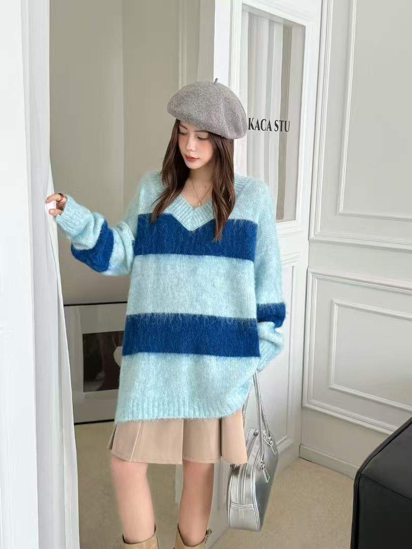 블루 단가라 모헤어 V넥 박시 니트