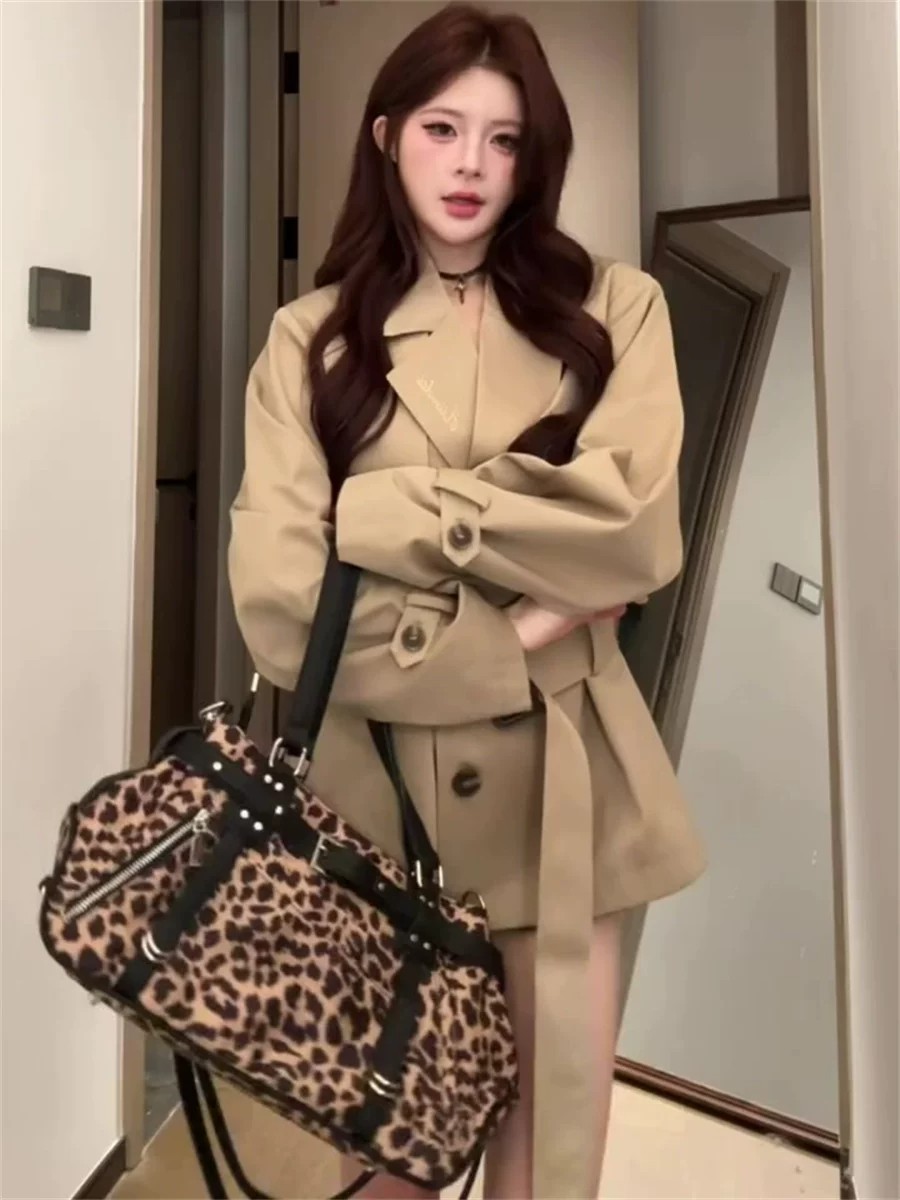 클래식 더블 버튼 벨티드 숏 트렌치 재킷