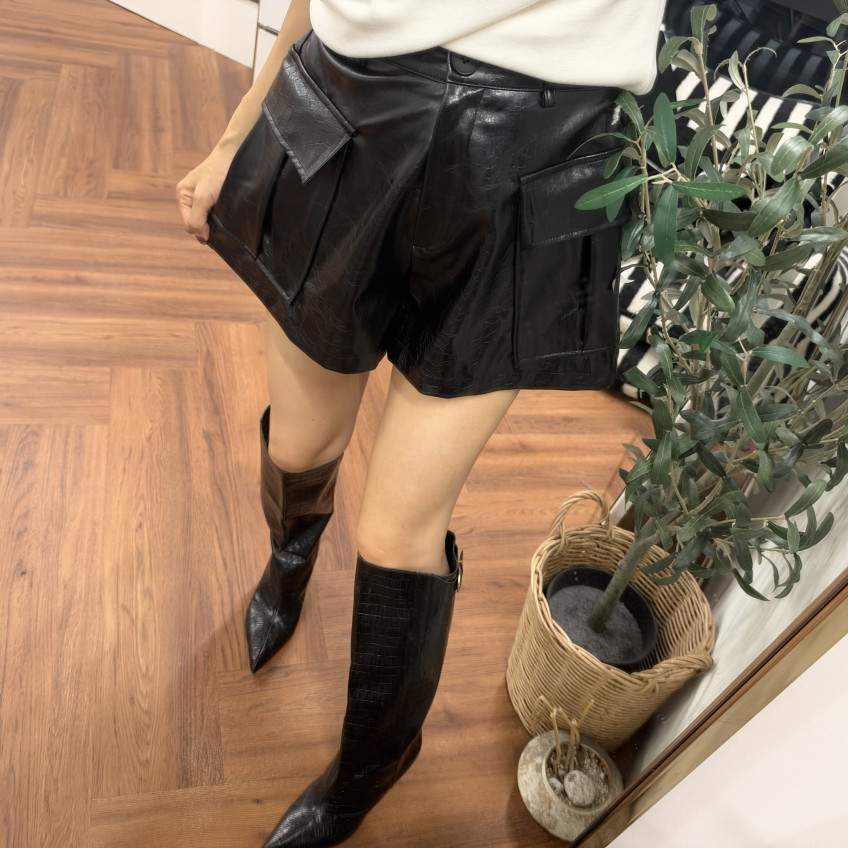 빅 플랩 카고 레더 A라인 숏팬츠